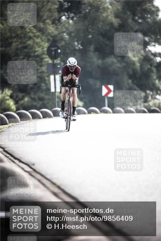 21.06.2026 - 29. Vierlanden-Triathlon H.Heesch http://msf.ph/oto/9856409 21.06.2026 09:00:47 Radfahren 157 meine-sportfotos.de
