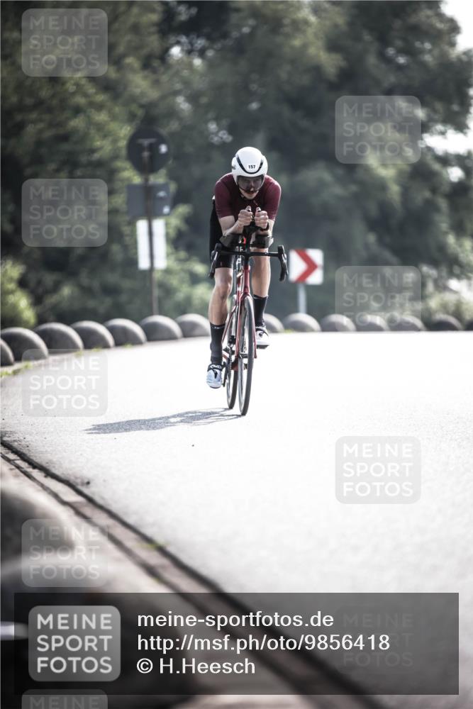 21.06.2026 - 29. Vierlanden-Triathlon H.Heesch http://msf.ph/oto/9856418 21.06.2026 09:00:48 Radfahren 157 meine-sportfotos.de