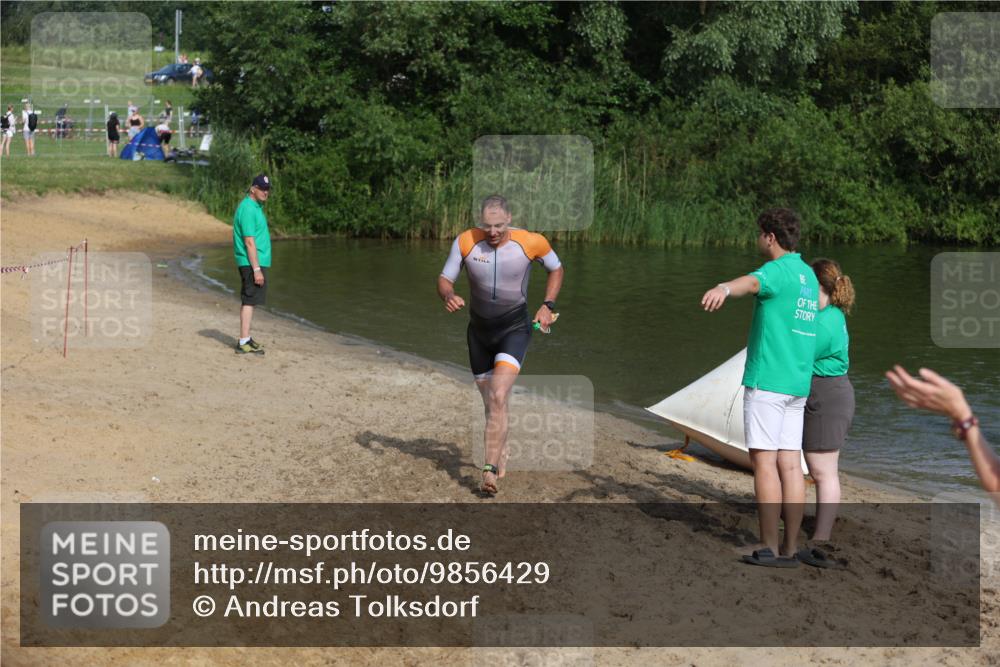 21.06.2026 - 29. Vierlanden-Triathlon Andreas Tolksdorf http://msf.ph/oto/9856429 21.06.2026 08:57:30 Schwimmen 120 meine-sportfotos.de