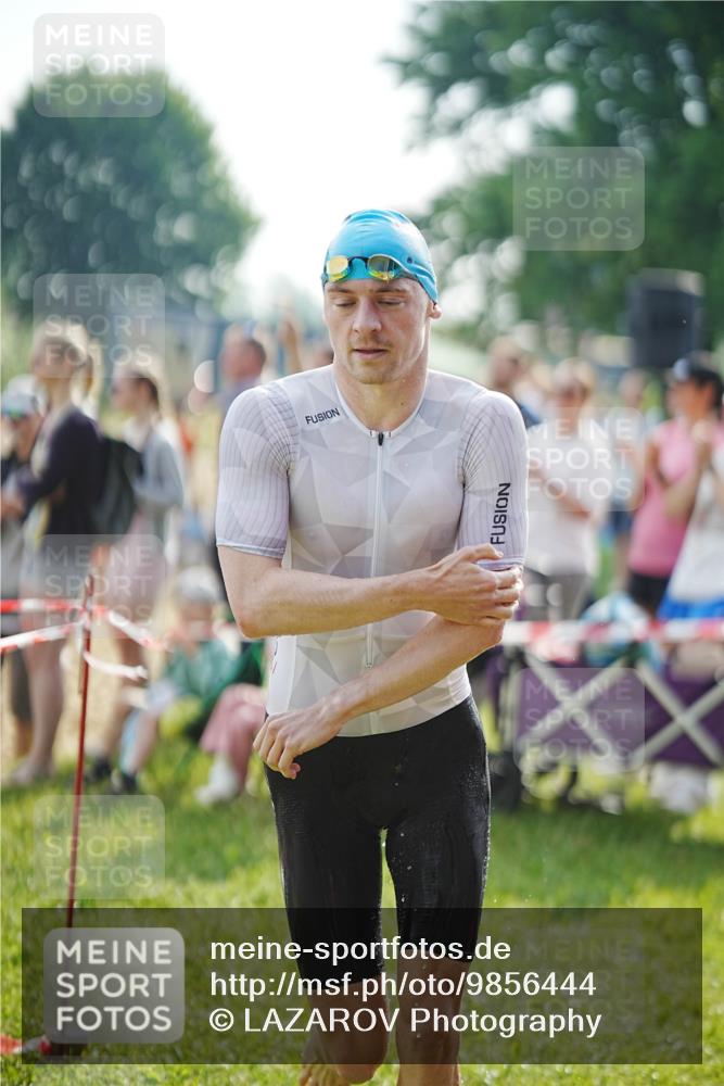 21.06.2026 - 29. Vierlanden-Triathlon LAZAROV Photography http://msf.ph/oto/9856444 21.06.2026 08:32:56 Schwimmen 2, 16, 26, 47 meine-sportfotos.de