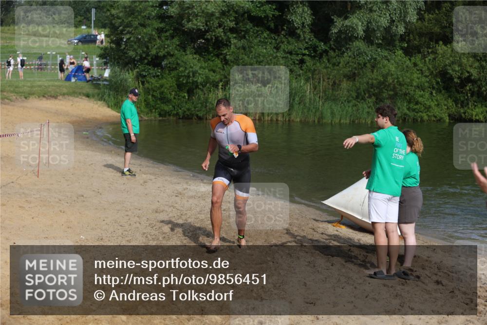 21.06.2026 - 29. Vierlanden-Triathlon Andreas Tolksdorf http://msf.ph/oto/9856451 21.06.2026 08:57:30 Schwimmen 120 meine-sportfotos.de