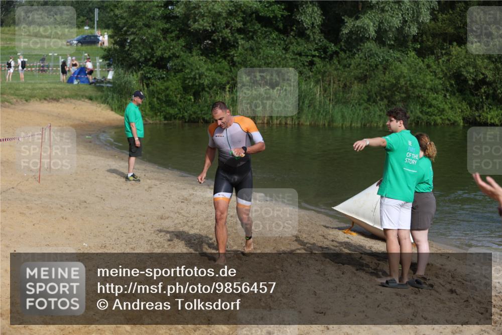 21.06.2026 - 29. Vierlanden-Triathlon Andreas Tolksdorf http://msf.ph/oto/9856457 21.06.2026 08:57:30 Schwimmen 120 meine-sportfotos.de