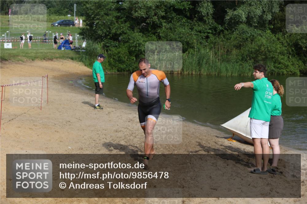 21.06.2026 - 29. Vierlanden-Triathlon Andreas Tolksdorf http://msf.ph/oto/9856478 21.06.2026 08:57:30 Schwimmen 120 meine-sportfotos.de