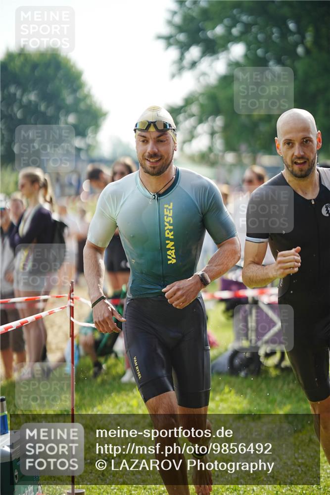 21.06.2026 - 29. Vierlanden-Triathlon LAZAROV Photography http://msf.ph/oto/9856492 21.06.2026 08:35:30 Schwimmen 23, 49, 79 meine-sportfotos.de