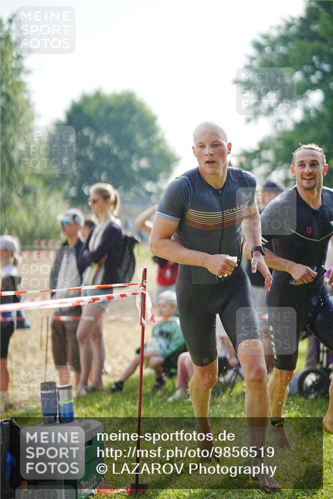 21.06.2026 - 29. Vierlanden-Triathlon LAZAROV Photography http://msf.ph/oto/9856519 21.06.2026 08:37:09 Schwimmen 24, 30 meine-sportfotos.de