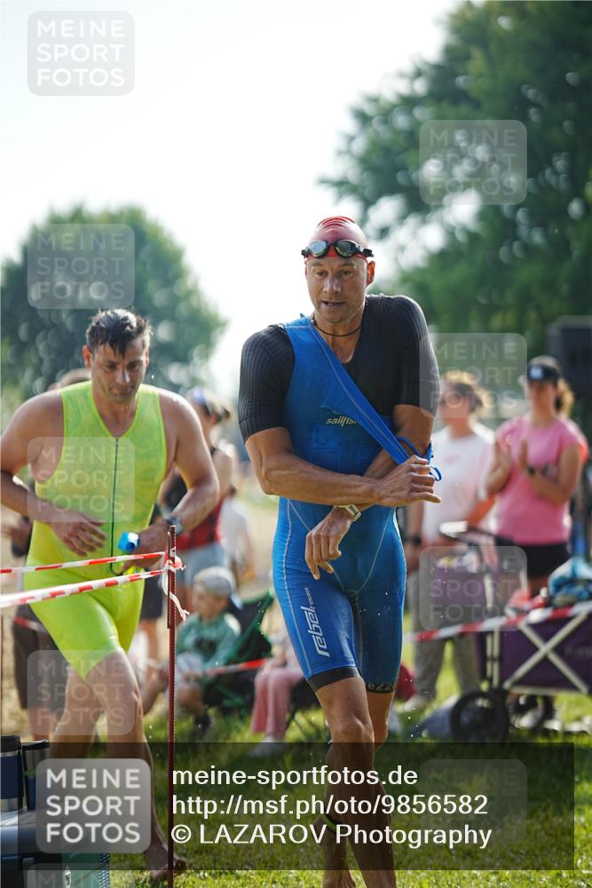 21.06.2026 - 29. Vierlanden-Triathlon LAZAROV Photography http://msf.ph/oto/9856582 21.06.2026 08:39:25 Schwimmen 32, 166, 212 meine-sportfotos.de