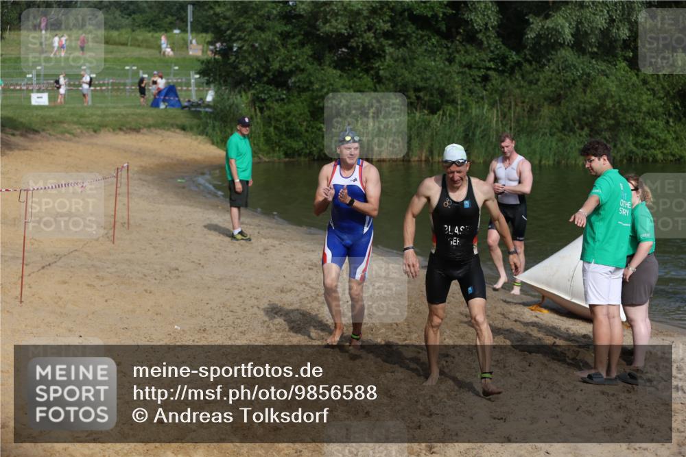 21.06.2026 - 29. Vierlanden-Triathlon Andreas Tolksdorf http://msf.ph/oto/9856588 21.06.2026 08:58:16 Schwimmen 8, 137, 158 meine-sportfotos.de