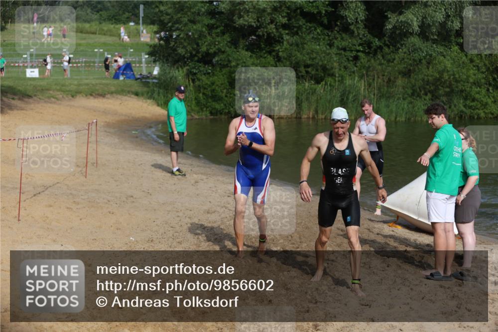 21.06.2026 - 29. Vierlanden-Triathlon Andreas Tolksdorf http://msf.ph/oto/9856602 21.06.2026 08:58:16 Schwimmen 8, 137, 158 meine-sportfotos.de