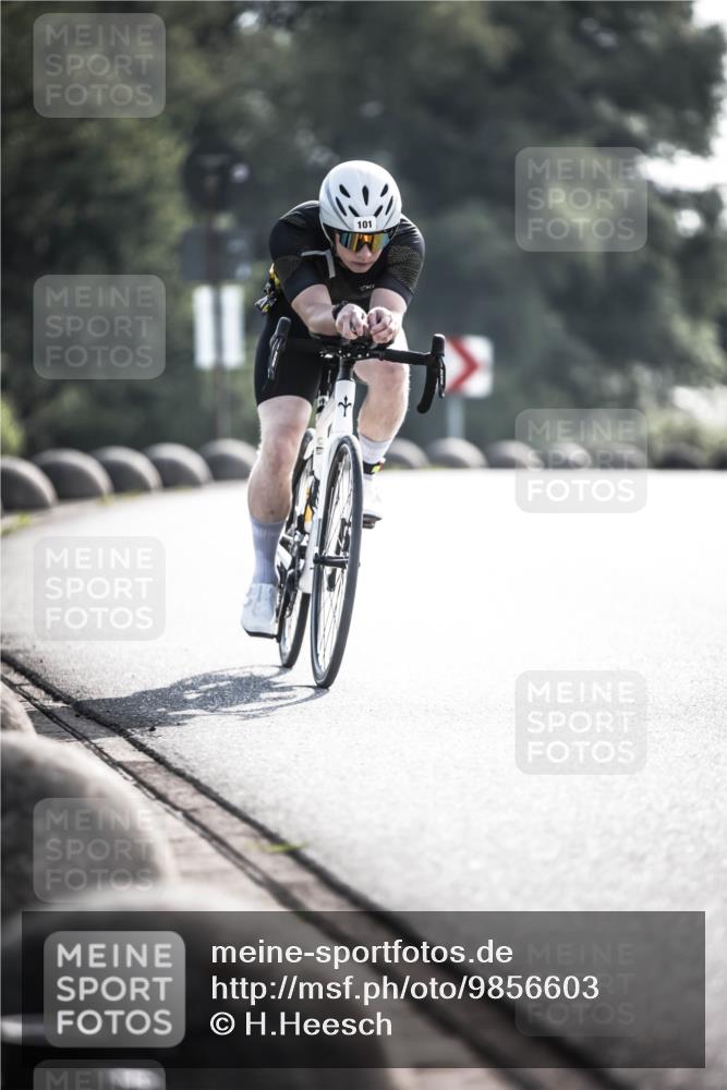 21.06.2026 - 29. Vierlanden-Triathlon H.Heesch http://msf.ph/oto/9856603 21.06.2026 09:01:30 Radfahren 80, 101 meine-sportfotos.de