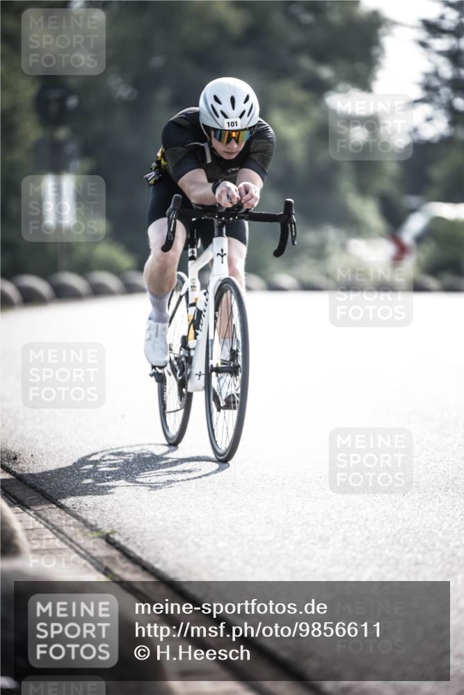 21.06.2026 - 29. Vierlanden-Triathlon H.Heesch http://msf.ph/oto/9856611 21.06.2026 09:01:30 Radfahren 80, 101 meine-sportfotos.de