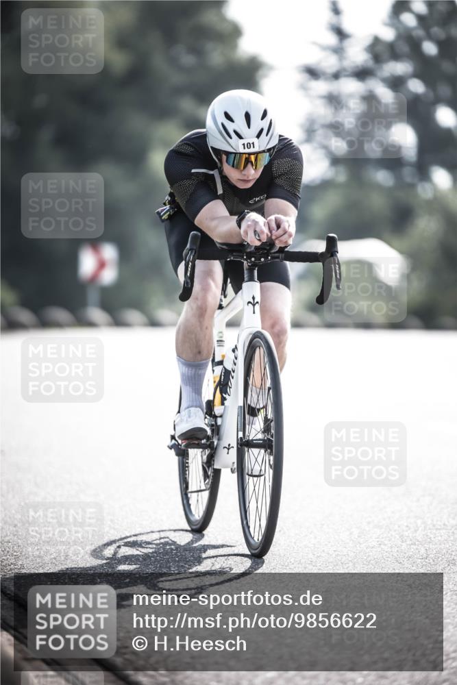 21.06.2026 - 29. Vierlanden-Triathlon H.Heesch http://msf.ph/oto/9856622 21.06.2026 09:01:31 Radfahren 80, 101, 161 meine-sportfotos.de