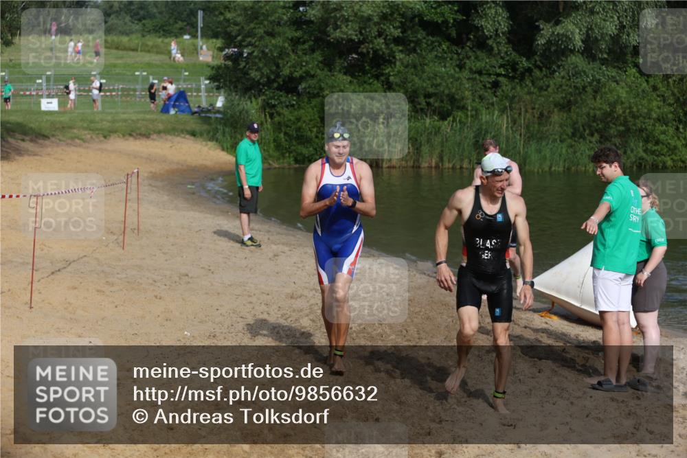 21.06.2026 - 29. Vierlanden-Triathlon Andreas Tolksdorf http://msf.ph/oto/9856632 21.06.2026 08:58:16 Schwimmen 8, 137, 158 meine-sportfotos.de