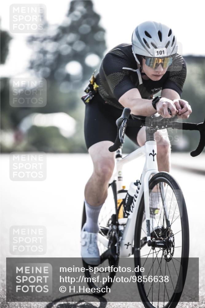 21.06.2026 - 29. Vierlanden-Triathlon H.Heesch http://msf.ph/oto/9856638 21.06.2026 09:01:31 Radfahren 80, 101, 161 meine-sportfotos.de