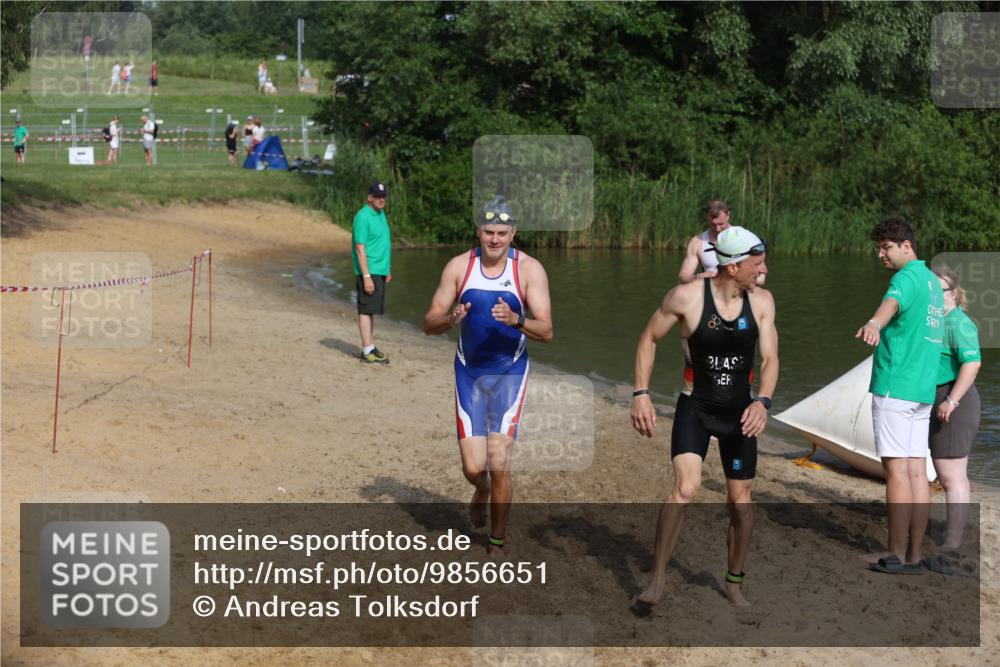 21.06.2026 - 29. Vierlanden-Triathlon Andreas Tolksdorf http://msf.ph/oto/9856651 21.06.2026 08:58:16 Schwimmen 8, 137, 158 meine-sportfotos.de