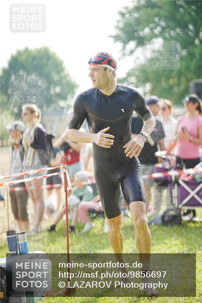 21.06.2026 - 29. Vierlanden-Triathlon LAZAROV Photography http://msf.ph/oto/9856697 21.06.2026 08:40:24 Schwimmen 51, 55, 109 meine-sportfotos.de