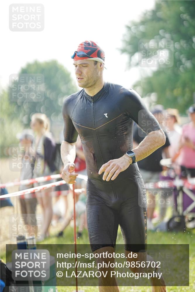 21.06.2026 - 29. Vierlanden-Triathlon LAZAROV Photography http://msf.ph/oto/9856702 21.06.2026 08:40:24 Schwimmen 51, 55, 109 meine-sportfotos.de