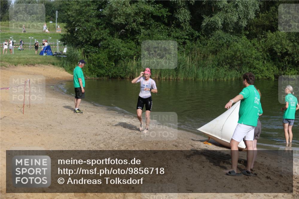 21.06.2026 - 29. Vierlanden-Triathlon Andreas Tolksdorf http://msf.ph/oto/9856718 21.06.2026 08:58:44 Schwimmen 275 meine-sportfotos.de