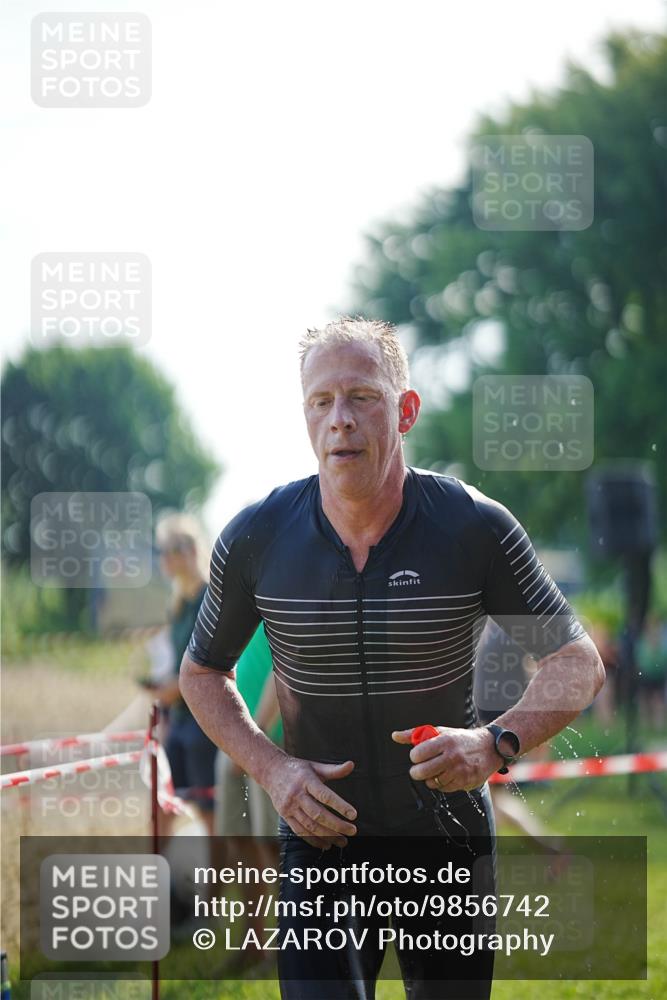 21.06.2026 - 29. Vierlanden-Triathlon LAZAROV Photography http://msf.ph/oto/9856742 21.06.2026 08:49:49 Schwimmen 153 meine-sportfotos.de