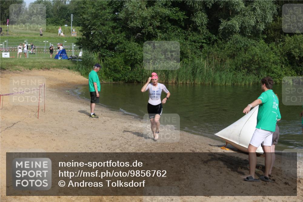 21.06.2026 - 29. Vierlanden-Triathlon Andreas Tolksdorf http://msf.ph/oto/9856762 21.06.2026 08:58:44 Schwimmen 275 meine-sportfotos.de