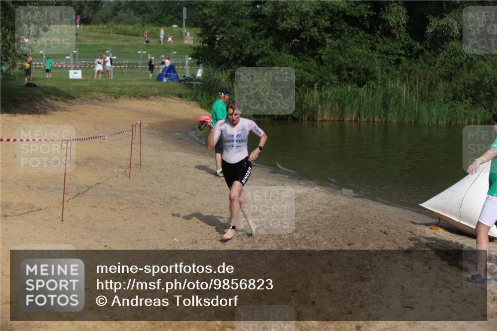 21.06.2026 - 29. Vierlanden-Triathlon Andreas Tolksdorf http://msf.ph/oto/9856823 21.06.2026 08:58:45 Schwimmen 229, 275 meine-sportfotos.de