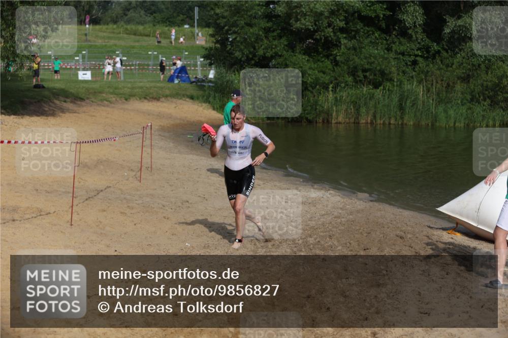 21.06.2026 - 29. Vierlanden-Triathlon Andreas Tolksdorf http://msf.ph/oto/9856827 21.06.2026 08:58:45 Schwimmen 229, 275 meine-sportfotos.de