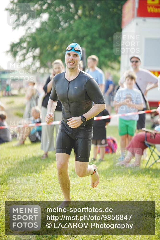21.06.2026 - 29. Vierlanden-Triathlon LAZAROV Photography http://msf.ph/oto/9856847 21.06.2026 08:51:11 Schwimmen 71 meine-sportfotos.de
