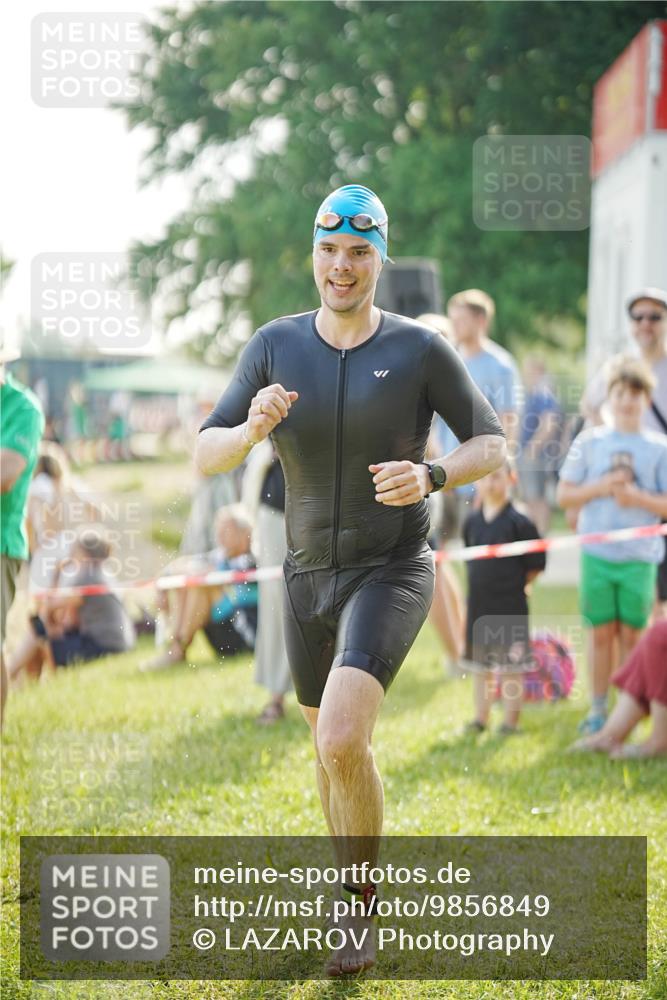 21.06.2026 - 29. Vierlanden-Triathlon LAZAROV Photography http://msf.ph/oto/9856849 21.06.2026 08:51:11 Schwimmen 71 meine-sportfotos.de