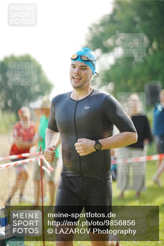 21.06.2026 - 29. Vierlanden-Triathlon LAZAROV Photography http://msf.ph/oto/9856856 21.06.2026 08:51:11 Schwimmen 71 meine-sportfotos.de