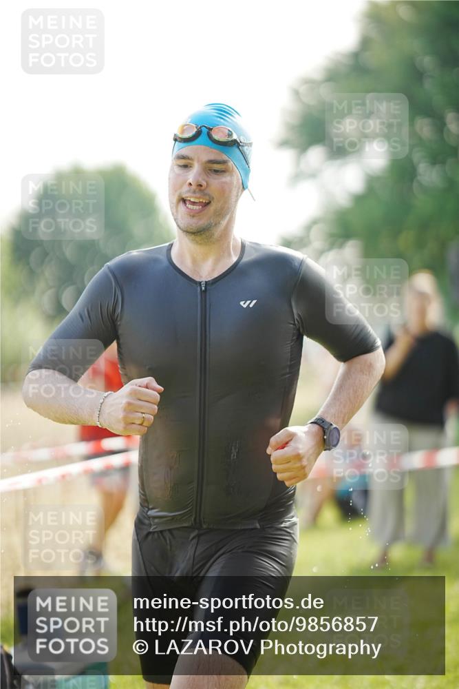 21.06.2026 - 29. Vierlanden-Triathlon LAZAROV Photography http://msf.ph/oto/9856857 21.06.2026 08:51:12 Schwimmen 71 meine-sportfotos.de