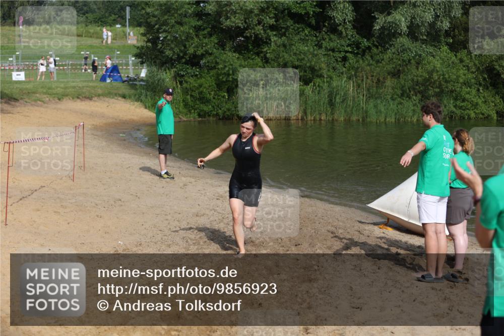 21.06.2026 - 29. Vierlanden-Triathlon Andreas Tolksdorf http://msf.ph/oto/9856923 21.06.2026 08:58:55 Schwimmen 229 meine-sportfotos.de