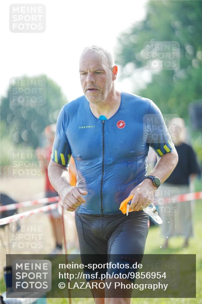 21.06.2026 - 29. Vierlanden-Triathlon LAZAROV Photography http://msf.ph/oto/9856954 21.06.2026 08:53:18 Schwimmen 200 meine-sportfotos.de