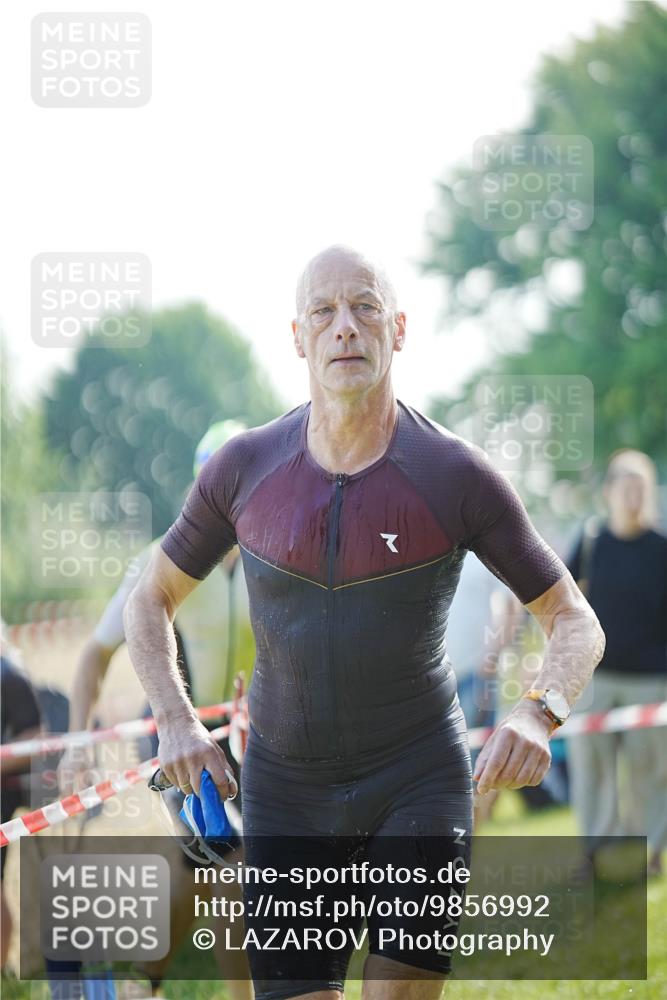 21.06.2026 - 29. Vierlanden-Triathlon LAZAROV Photography http://msf.ph/oto/9856992 21.06.2026 08:53:59 Schwimmen 122, 124, 126 meine-sportfotos.de