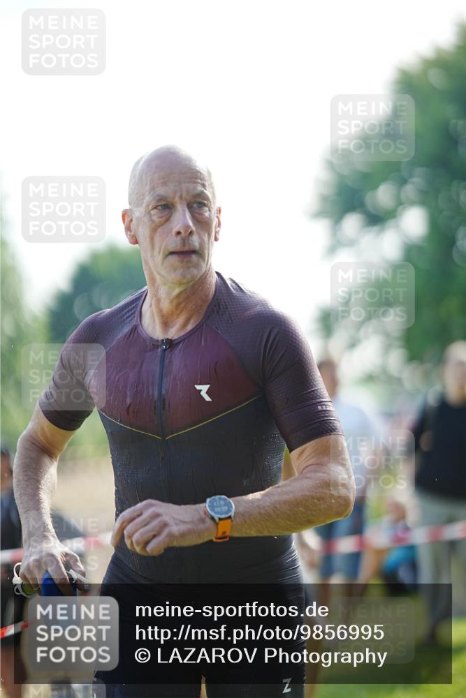 21.06.2026 - 29. Vierlanden-Triathlon LAZAROV Photography http://msf.ph/oto/9856995 21.06.2026 08:53:59 Schwimmen 122, 124, 126 meine-sportfotos.de