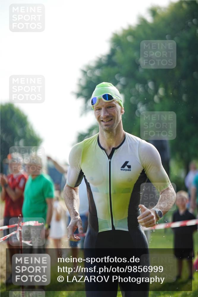 21.06.2026 - 29. Vierlanden-Triathlon LAZAROV Photography http://msf.ph/oto/9856999 21.06.2026 08:54:00 Schwimmen 122, 124, 126 meine-sportfotos.de