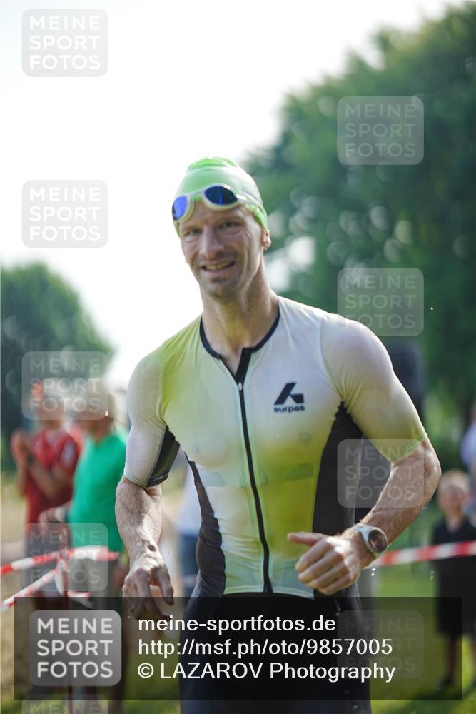 21.06.2026 - 29. Vierlanden-Triathlon LAZAROV Photography http://msf.ph/oto/9857005 21.06.2026 08:54:00 Schwimmen 122, 124, 126 meine-sportfotos.de