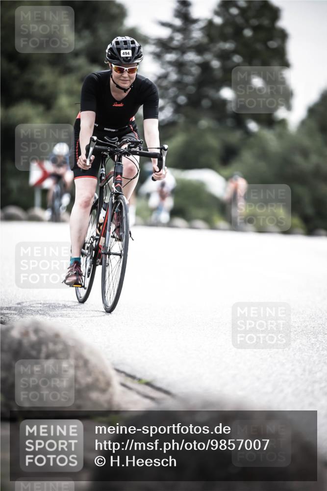21.06.2026 - 29. Vierlanden-Triathlon H.Heesch http://msf.ph/oto/9857007 21.06.2026 10:29:05 Radfahren 16, 244, 247, 494, 565, 601, 603 meine-sportfotos.de