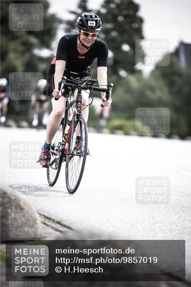 21.06.2026 - 29. Vierlanden-Triathlon H.Heesch http://msf.ph/oto/9857019 21.06.2026 10:29:05 Radfahren 16, 244, 247, 494, 565, 601, 603 meine-sportfotos.de