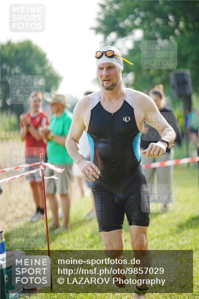 21.06.2026 - 29. Vierlanden-Triathlon LAZAROV Photography http://msf.ph/oto/9857029 21.06.2026 08:54:16 Schwimmen 190 meine-sportfotos.de