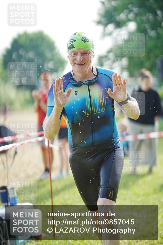 21.06.2026 - 29. Vierlanden-Triathlon LAZAROV Photography http://msf.ph/oto/9857045 21.06.2026 08:54:38 Schwimmen 213 meine-sportfotos.de