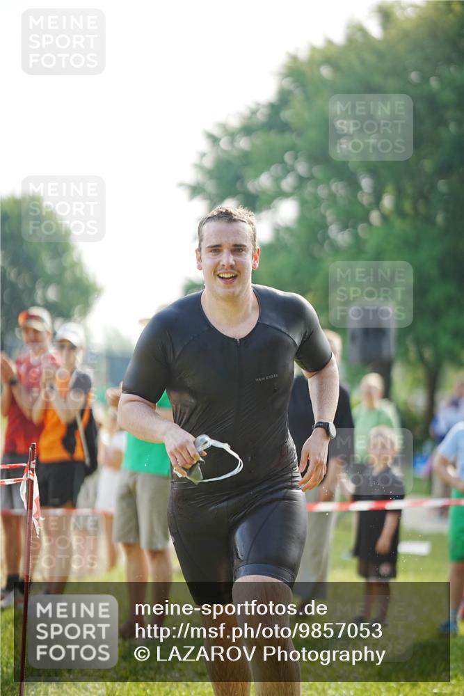 21.06.2026 - 29. Vierlanden-Triathlon LAZAROV Photography http://msf.ph/oto/9857053 21.06.2026 08:55:06 Schwimmen 19 meine-sportfotos.de