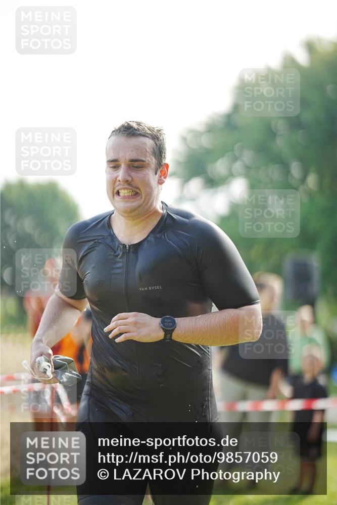21.06.2026 - 29. Vierlanden-Triathlon LAZAROV Photography http://msf.ph/oto/9857059 21.06.2026 08:55:07 Schwimmen 19 meine-sportfotos.de