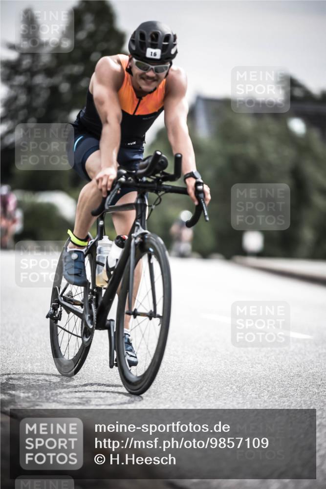 21.06.2026 - 29. Vierlanden-Triathlon H.Heesch http://msf.ph/oto/9857109 21.06.2026 10:29:12 Radfahren 16, 244, 247, 482, 566, 603 meine-sportfotos.de