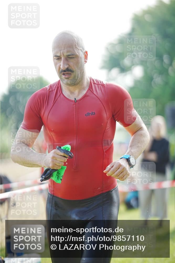 21.06.2026 - 29. Vierlanden-Triathlon LAZAROV Photography http://msf.ph/oto/9857110 21.06.2026 08:56:26 Schwimmen 121 meine-sportfotos.de