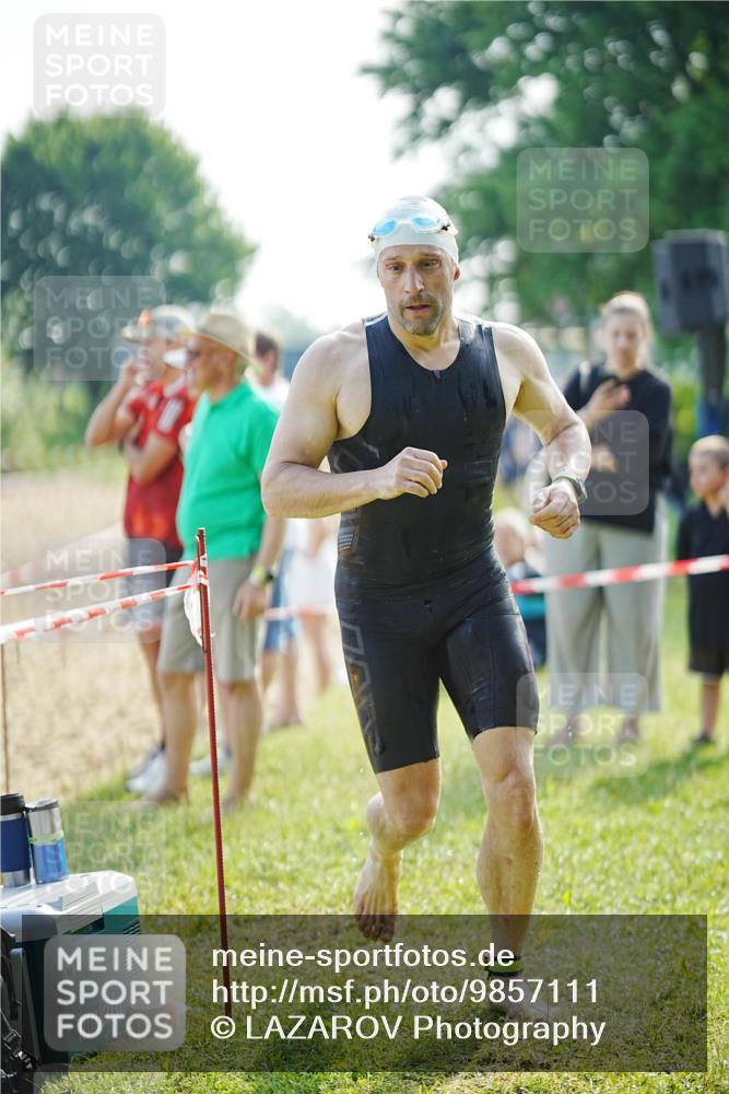 21.06.2026 - 29. Vierlanden-Triathlon LAZAROV Photography http://msf.ph/oto/9857111 21.06.2026 08:56:42 Schwimmen 123 meine-sportfotos.de