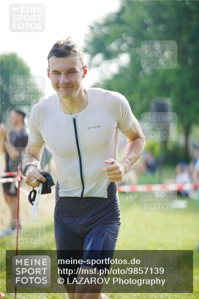 21.06.2026 - 29. Vierlanden-Triathlon LAZAROV Photography http://msf.ph/oto/9857139 21.06.2026 09:02:00 Schwimmen 20 meine-sportfotos.de