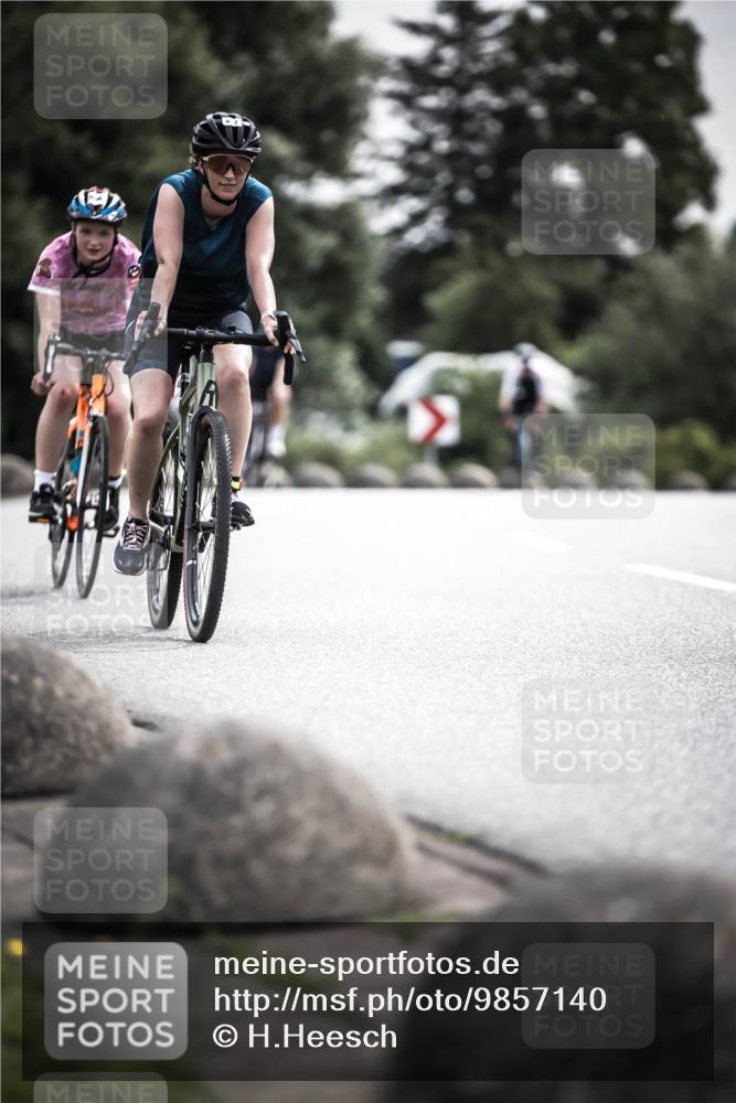 21.06.2026 - 29. Vierlanden-Triathlon H.Heesch http://msf.ph/oto/9857140 21.06.2026 10:29:17 Radfahren 35, 176, 326, 482, 533, 566 meine-sportfotos.de