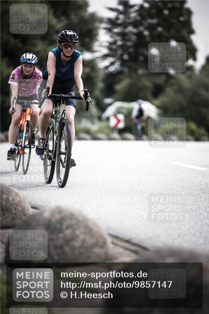 21.06.2026 - 29. Vierlanden-Triathlon H.Heesch http://msf.ph/oto/9857147 21.06.2026 10:29:17 Radfahren 35, 176, 326, 482, 533, 566 meine-sportfotos.de