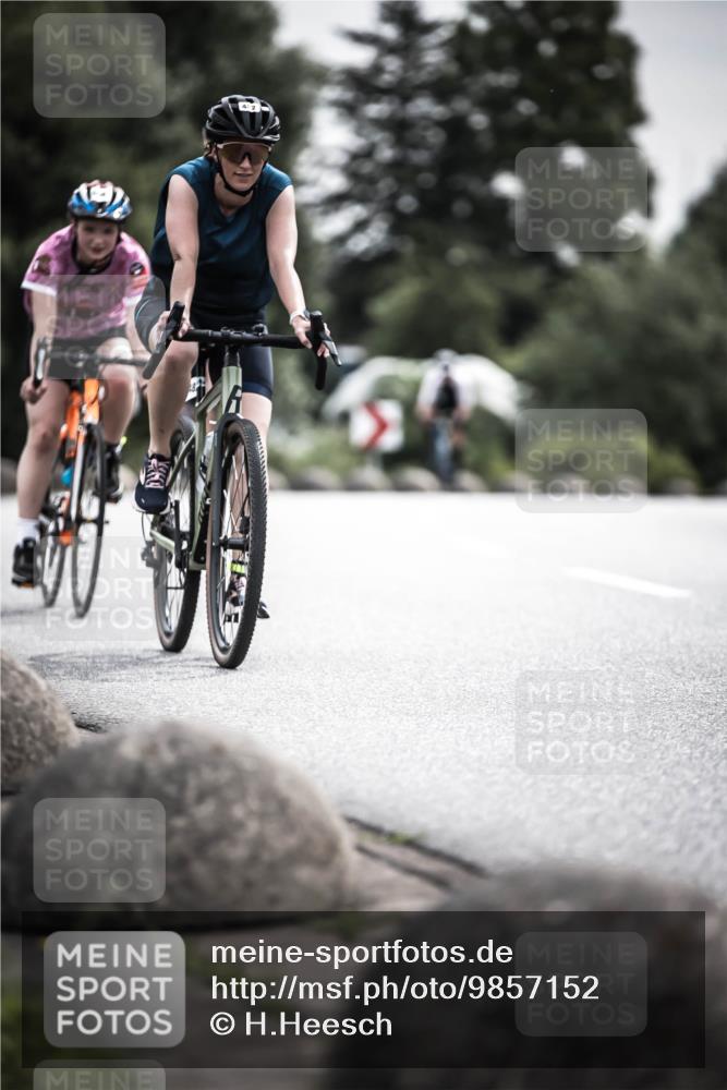 21.06.2026 - 29. Vierlanden-Triathlon H.Heesch http://msf.ph/oto/9857152 21.06.2026 10:29:17 Radfahren 35, 176, 326, 482, 533, 566 meine-sportfotos.de