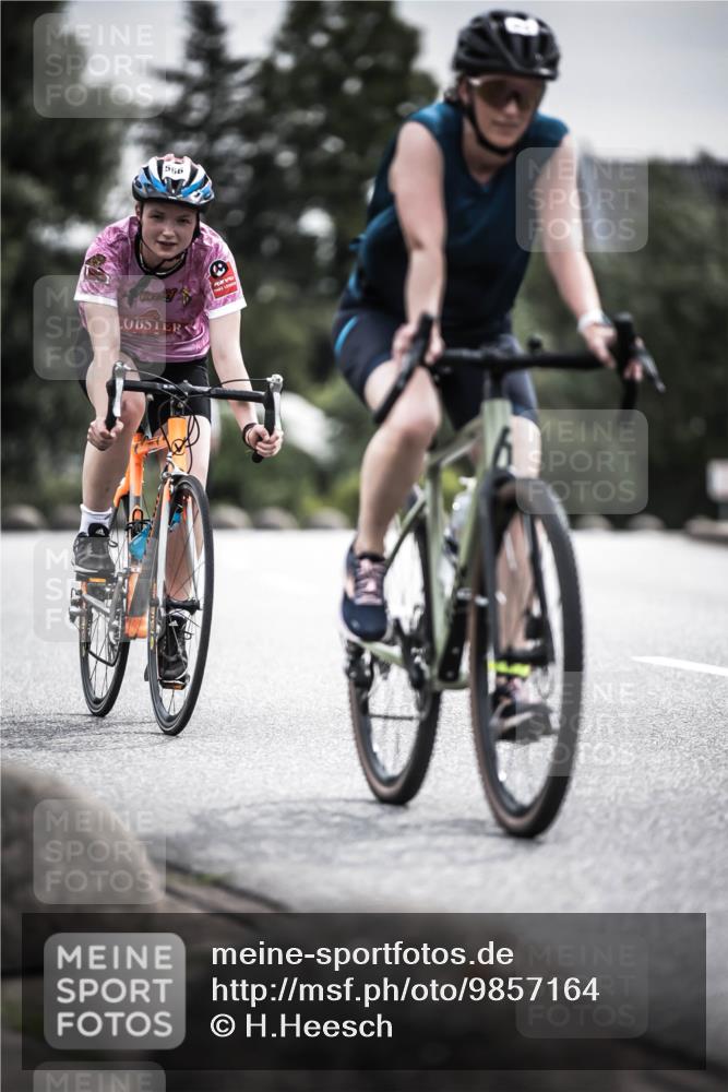 21.06.2026 - 29. Vierlanden-Triathlon H.Heesch http://msf.ph/oto/9857164 21.06.2026 10:29:18 Radfahren 35, 176, 326, 482, 533, 566 meine-sportfotos.de