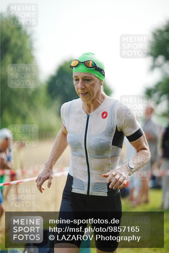 21.06.2026 - 29. Vierlanden-Triathlon LAZAROV Photography http://msf.ph/oto/9857165 21.06.2026 09:15:05 Schwimmen 248, 294 meine-sportfotos.de